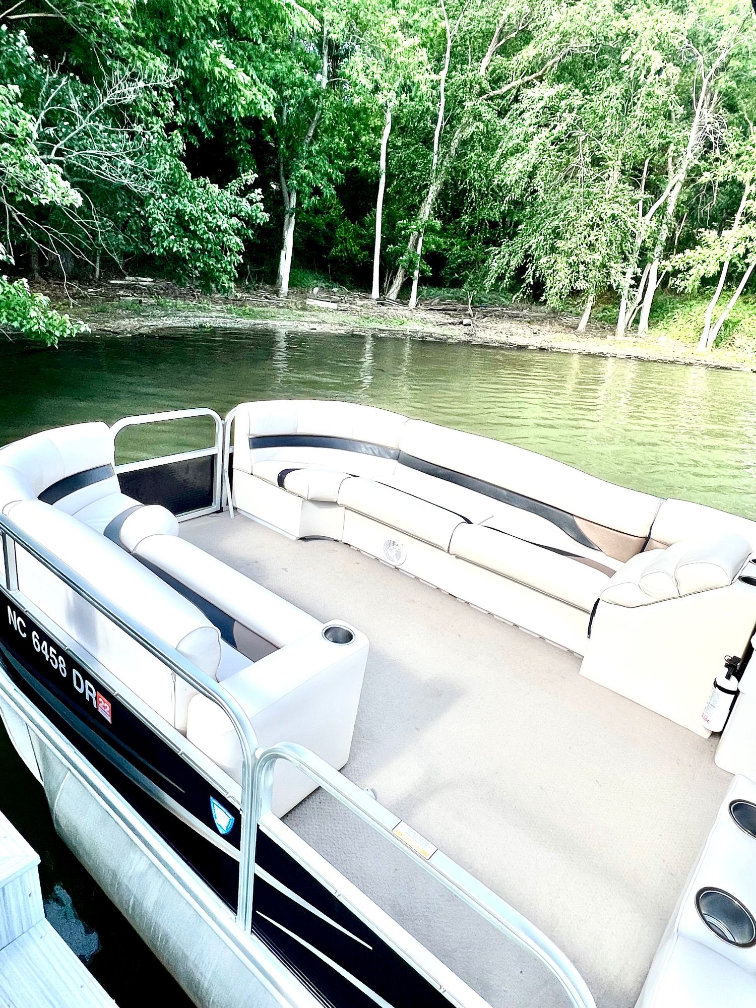 A sunny day with Boat Rentals of Lake Wylie