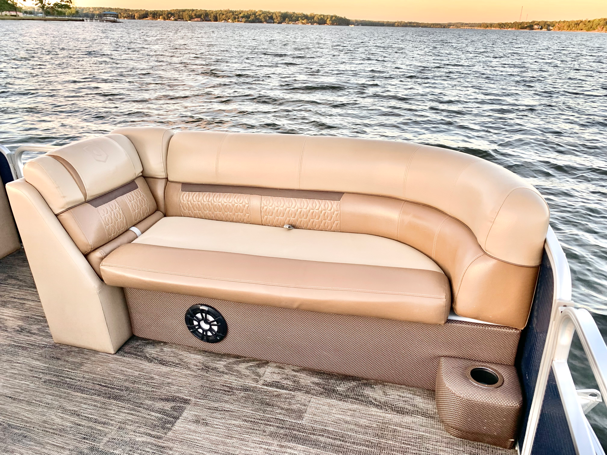 The rental boat cruising Lake Wylie