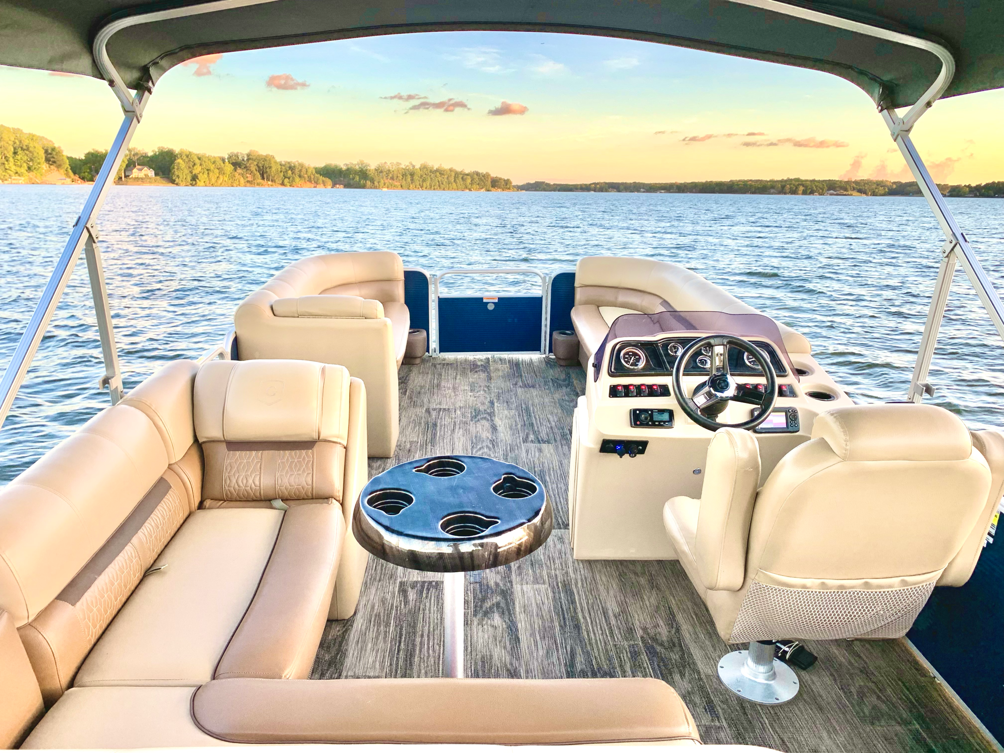Happy guests during their Lake Wylie rental