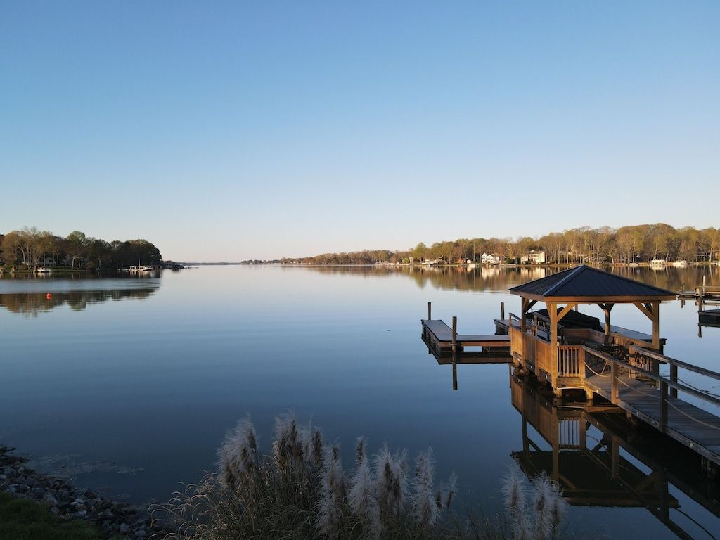 A sunny day on Lake Wylie